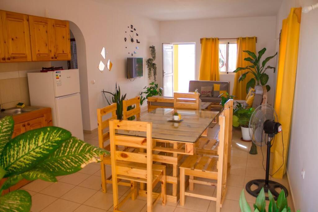 Cosy & Relax Yellow House 5Mn Walk From The Beach! Calheta Exterior foto